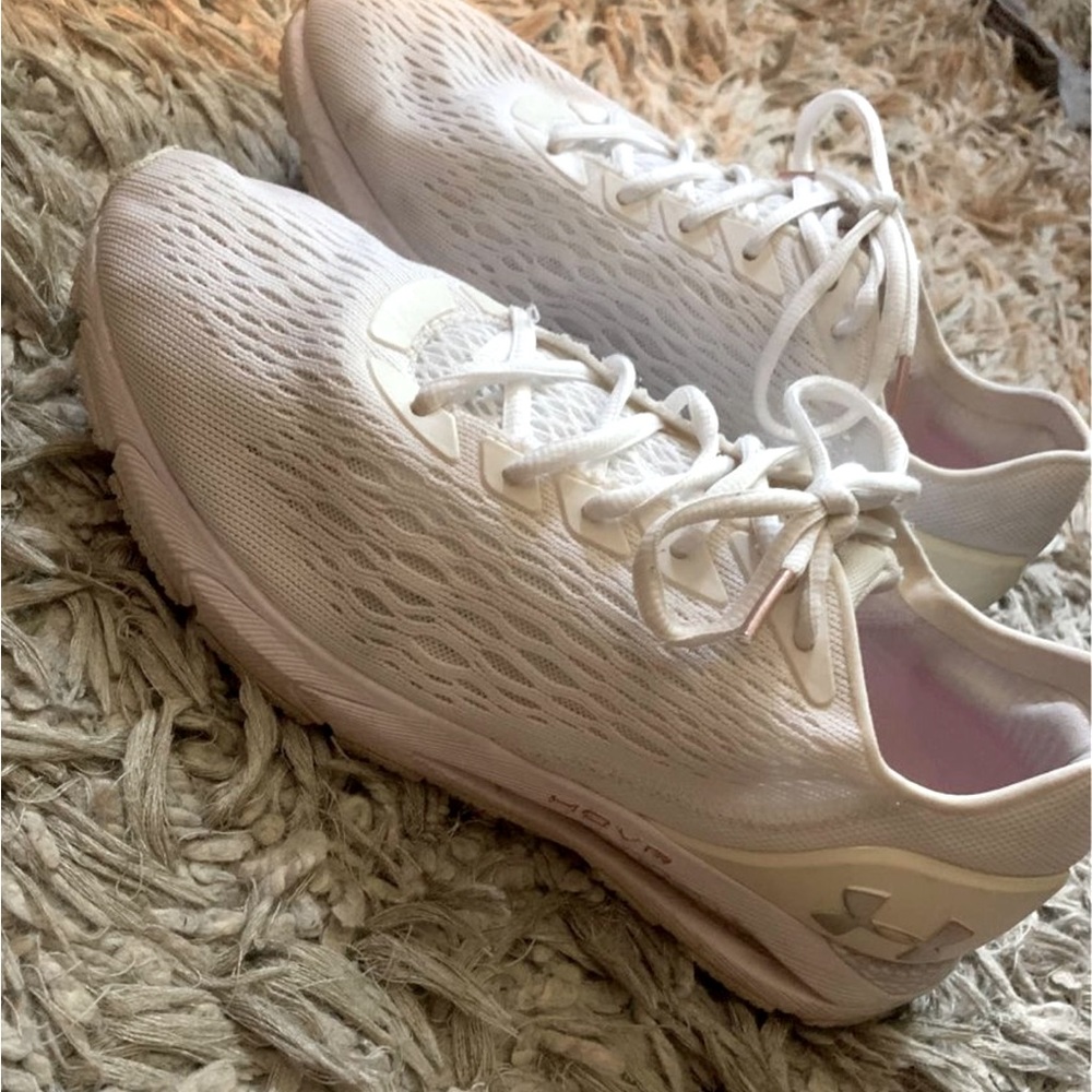 Size 11 women under armor shoes